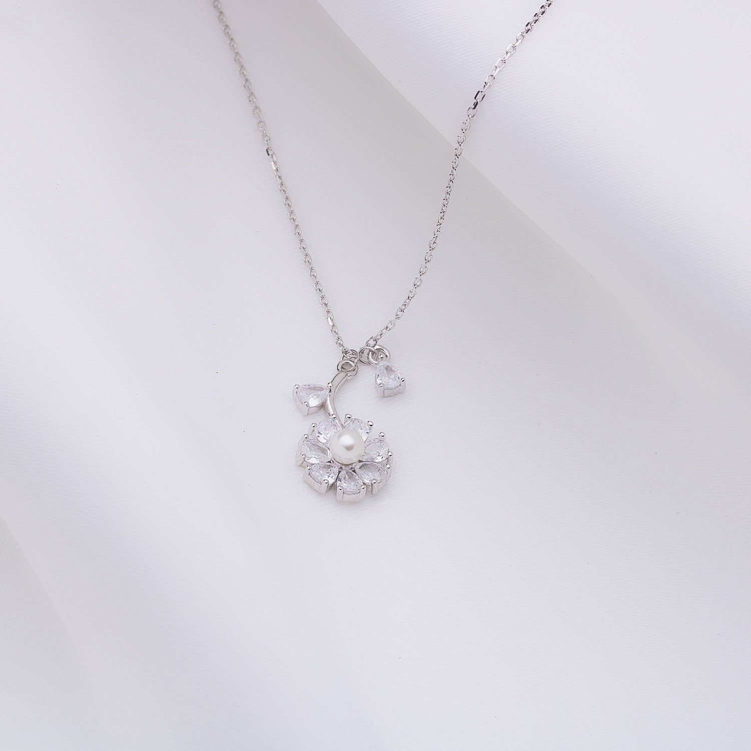 white flower necklece