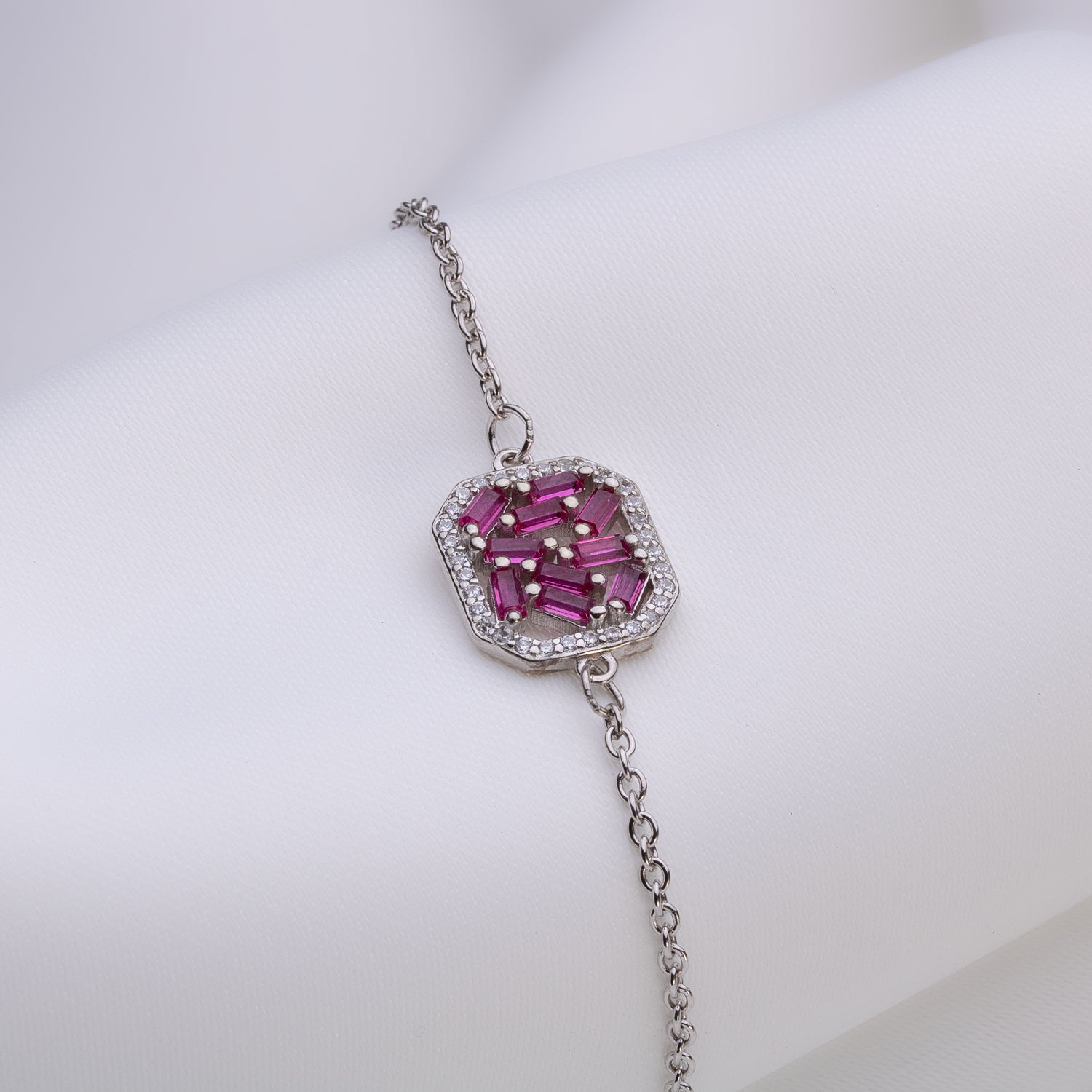 Tennis Bracelet With Fuchsia Rhombus