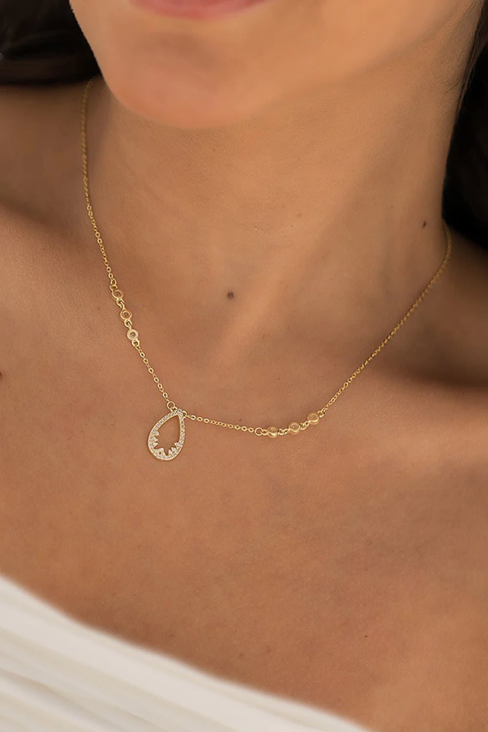 Chic Ovalia Gold-plated Silver Necklace