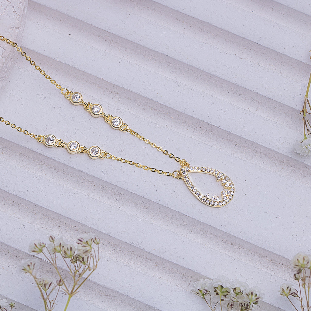 Chic Ovalia Gold-plated Silver Necklace