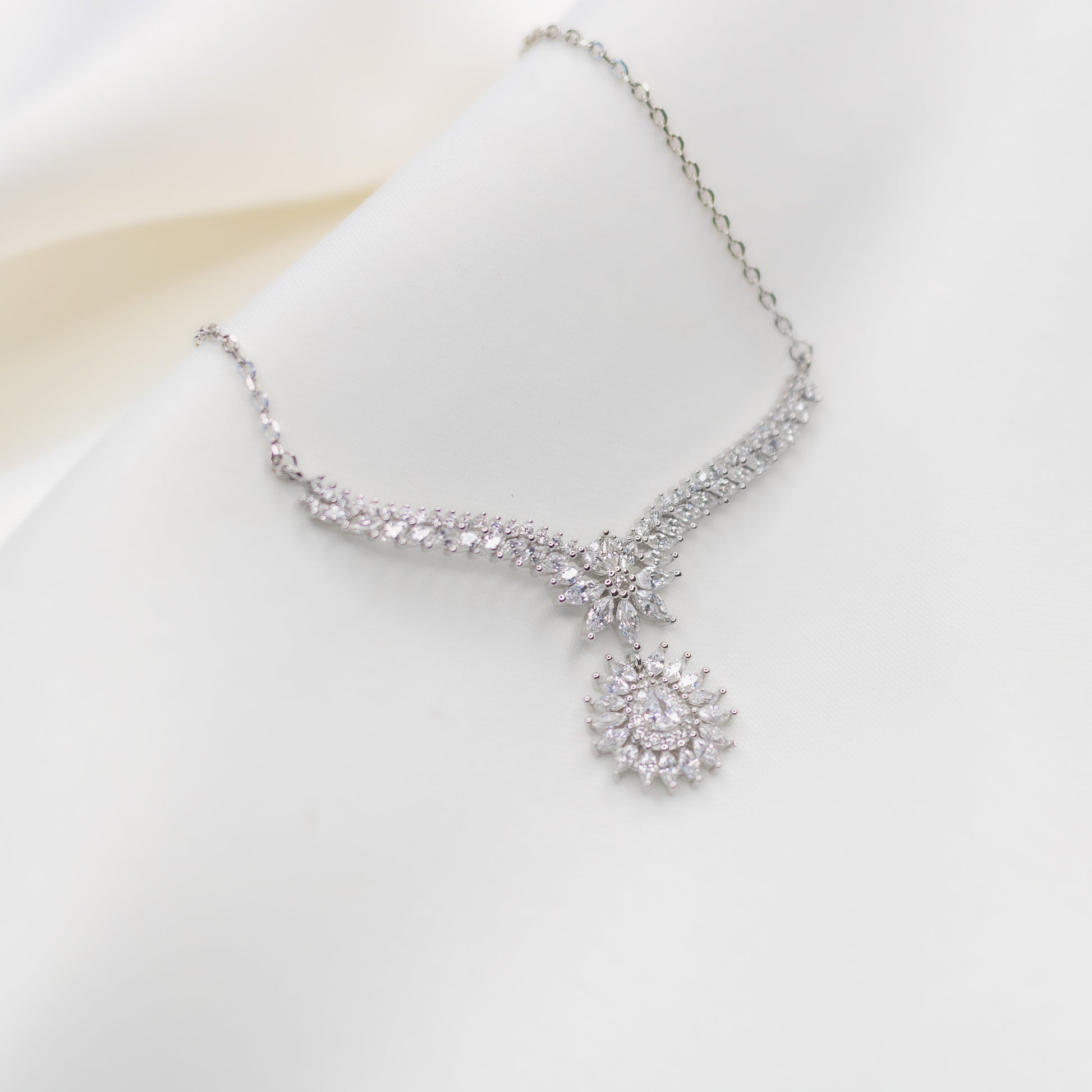 Glamour Flicker Silver Necklace