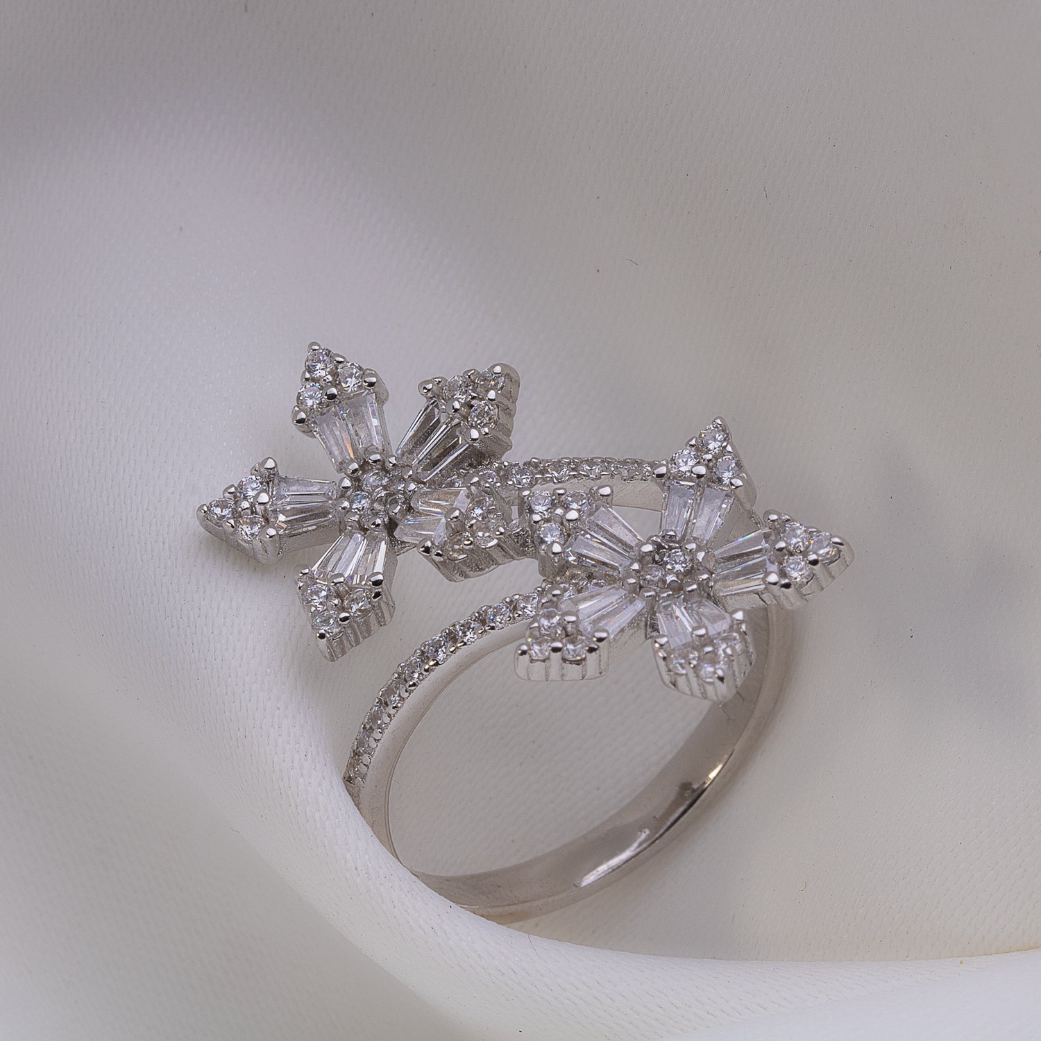 flower design stud with zircon Silver ring